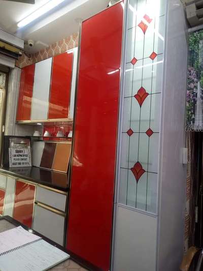 *Modular kitchen *
ALUMINIUM modular kitchen in highdrolic Aluminium modular wardrobe lifetime warranty ke sath