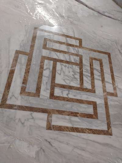 Floor polish cutting.
 .
.
.
.
.
#italianmarblepolish #MarbleFlooring #grains #GOLDEN #emprador #strip #HouseDesigns #MarbleFlooring #italianmarble #silicate_polish