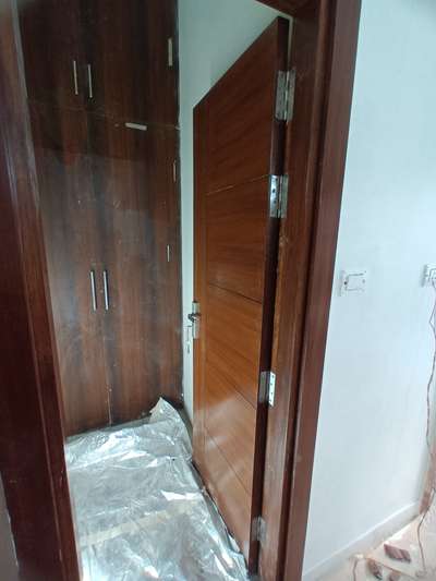 # door finishing with frem teek peling good work undar budget.