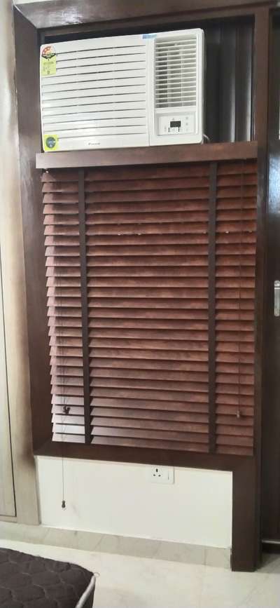 wooden blind
9810252187