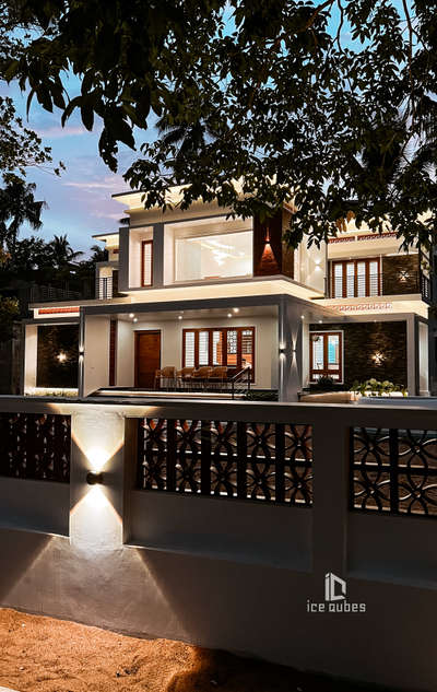 Client : Mr. Soujesh Padamadan
Area : 2850 Sqft

icequbes Architects
09 6332222 09

 #ContemporaryHouse #keralahomedesignz #koloapp #koloviral #kolofolowers #Architect #civilconstruction #exterior_ #instahome