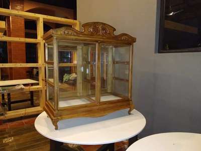 പഴയ കാല രീതിയിലുള്ള ചെറു കടിവയ്ക്കുന്ന അലമാ