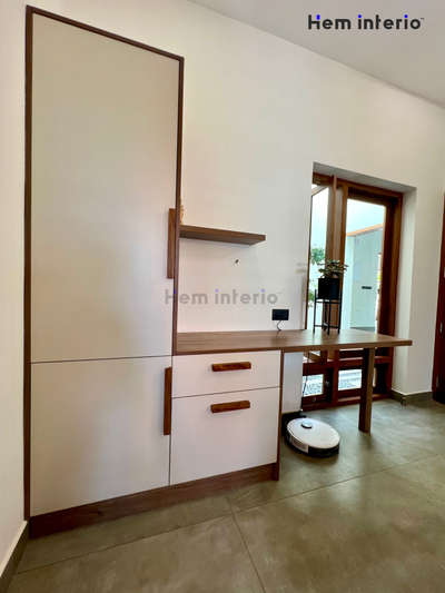 Storage unit with table

 #storageunit  #studytable  #woodandivory  #BedroomIdeas  #classicmodern  #interiordesignerkerala  #moderndesigns  #Residentialprojects  #homeinteriors  #interiordesigns   #ModularFurnitures