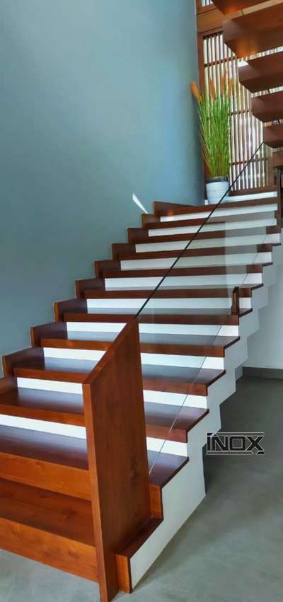 #GlassHandRailStaircase  #StaircaseHandRail