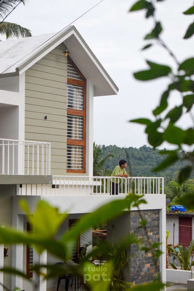 #KeralaStyleHouse  #keralahomeplans  #keralaarchitecture  #tropicalarchitecture  #Minimalistic  #trendingdesign   #HouseDesigns  #ElevationDesign  #keralahomestyle  #exteriordesigns  #Designs  #homeplan