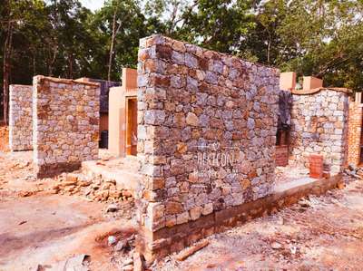 Rockwall construction in chadayamangalam site by our team . hericon developers...

#WallDesigns 
#rockwall 
#sustainable_engineering