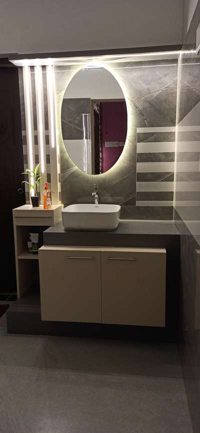 Completed washbasin unit

#washroomdesign #washbasinDesign #Washroomideas #interiordesignkerala #mirrorunit #mirrorlight #warmlights #Architectural&Interior #trivandram #attingal