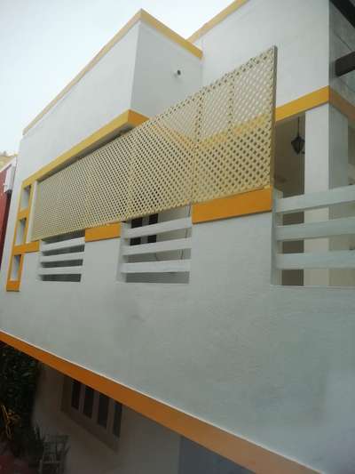 Lattice is a good option to increase the wall height and to give you 75% privacy as well.
#fence #quickfence #lattice