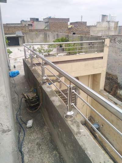 SS Grill nd Railing work, 
Labour Rate nd with material dono me kaam kiya jata hai
 #fabricatedstaircase  #fabrication_work  #ssrailing  #mssteelfabrications