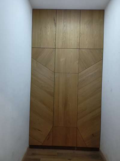 wardrobe with vineer finishing if any one need call us 8077778920