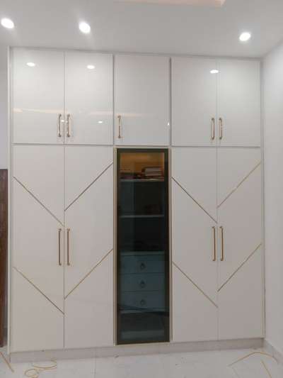 wordrobe interior design #wordrobeglassdoordesign  #wordrobeinterior  #cupboards  #cupboardfrontdesign  #woodenAlmirah