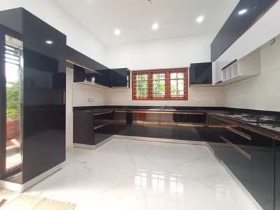 Client: Mr Rajeevan
Location: Pallikkunnu
 #ModularKitchen 
 #AcrylicFinish  #Laminate 
 #freesiainteriors