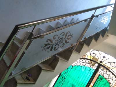 Steel glass railing