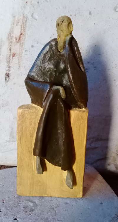 'thinking statue'
pepper wight (terracotta )