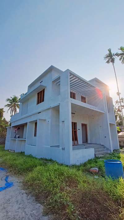 ചെറിയ കുടുംബങ്ങൾക്ക് പറ്റിയ വീട്. അധിക സാമ്പത്തിക ബാധ്യത വരുത്താതെ സ്വപ്നഭവനം ഒരുക്കാൻ ഇത് മാതൃകയാക്കാം.