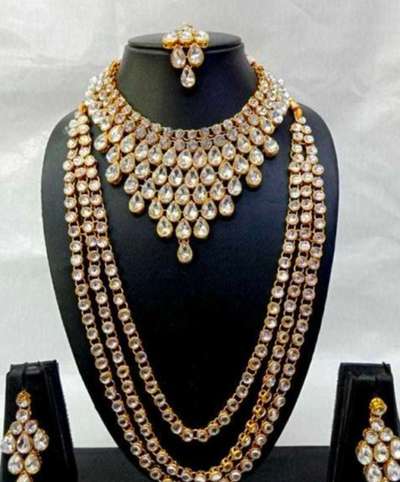 Trendy Women Jewellery Set
Name: Trendy Women Jewellery Set
Base Metal: Alloy
Plating: Gold Plated
Stone Type: No Stone
Sizing: Adjustable
Type: Necklace and Earrings
Net Quantity (N): 1
Country of Origin: India