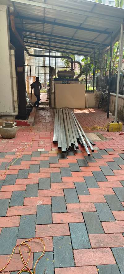 10×10 c class shop
8mm cement board
square tube frame
tiles
one coat primer and paint 
contact:8848626802