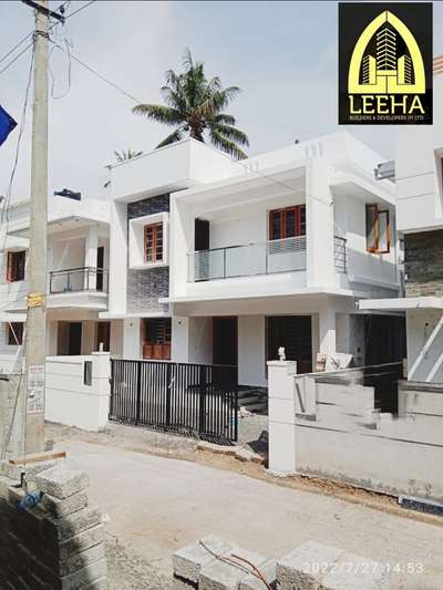 ##leehabuilders #ddesigns #fkhp #design #buildersinkerala #kannur #calicut #exterior #thrissur #keralagodsowncountry #keralagram #malappuram #keralahousedesign #keralahomedesigns #architecturelovers #kochi #freehomeplans #construction #bhfyp #contemporaryhomes #freehouseplans #keralaarchitects #keralaexterior #architechture #kozhikode #trivandrum #dreamhome #architecturephotography #art #buildersinthrissur