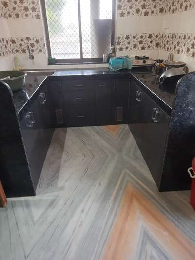 furniture work kichan  300 se 350 isfut me kisi ko kaam karana hai to call  # # 861 914 8689