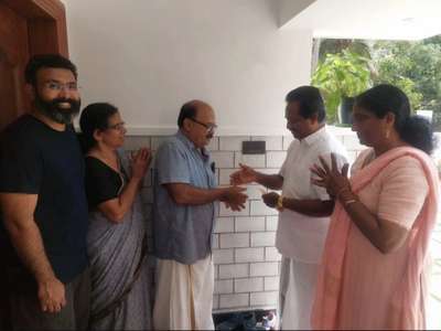 കോട്ടയം കുന്നന്താനത്ത് Mr. Marceles Muttathu സാറിന് വേണ്ടി Karekadu Builders & Architects by Mr. Subash Karekadu നിർമിച്ച മനോഹരമായ ഭവനം.

4 ബെഡ്‌റൂംസ്, അറ്റാച്ഡ് ബാത്രൂംസ്, ലിവിങ് ഏരിയ, ഫാമിലി ലിവിങ് ഏരിയ, കിച്ചൻ ൽ, വർക്ക്‌ ഏരിയ, ഡയിനിങ് ഏരിയ, അപ്പർ ലിവിങ്, കോൺഫെറൻസ് റൂം, ബാൽക്കണി എന്നിവ ഉൾപ്പെടുത്തി 2 നിലകളിലായി 2800 sq.ft. ൽ ആണ് ഈ മനോഹരമായ ഭവനം നിർമിച്ചിരിക്കുന്നത്.

Mr. Subash Karekadu Gopinathan ന്റെ Mangement-ൽ Karekadu Builders & Architects നാൾ ഇതുവരെ ചെയ്ത എല്ലാ പ്രൊജക്ടുകളും 100% വിശ്വസ്ഥതയോട് കൂടിയും ക്വാളിറ്റിയിൽ യാതൊരുവിധ Compromise കൂടാതെയുമാണ് ചെയ്തുവന്നിരിക്കുന്നത്. ഇനി എന്നും ആ വിശ്വാസ്യത തുടരും..