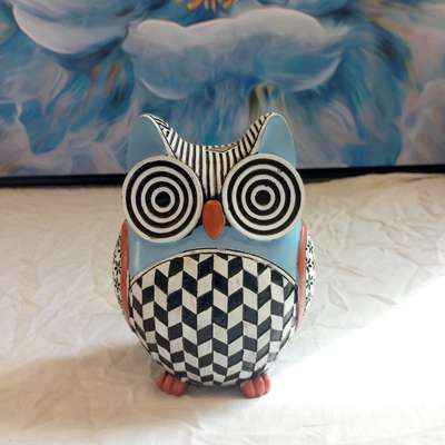 Lustrova Decors
blue owl

.
.
.


#curios  #gifts  #BedroomDecor  #decor   #owl  #tableDecor  #HouseDesigns  #architecturedesign