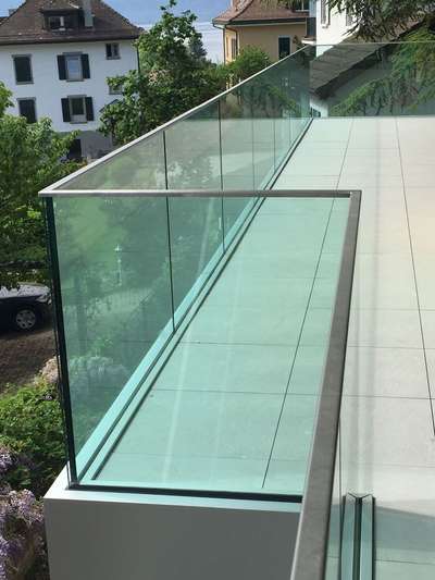 #GlassBalconyRailing
#GlassStaircase
#GlassHandRailStaircase