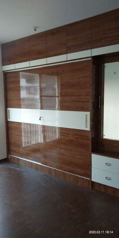 #SlidingDoorWardrobe  #slidingwardrobe  #Almirah  #almirahdesign  #WoodenAlmira