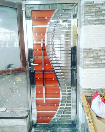 stainless steel 304 safety door 👍
do you want luxurious doors contact us. 9870942577 @nexinfabrication 
 #safetydoor  #door  #FrontDoor