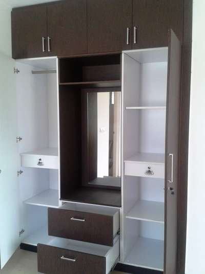 wardrobe  cum dresser

#BedroomDesigns
#WardrobeDesigns
#HomeDecor
#Architectural&Interior
#LUXURY_INTERIOR
#Designs