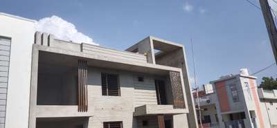 Uit corner house for sale in Titrdi 125 lac Rs Call me 9983766006