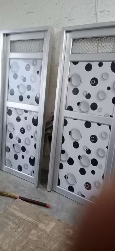 *aluminium door*
jamalpur rood khatekan payau milat masjid k samne sikar Raj