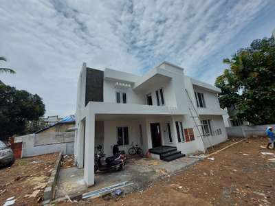 willingdon Premium villas in 4.5 cents& 2000 sqft
 luxury Style& Spec. at kochin.