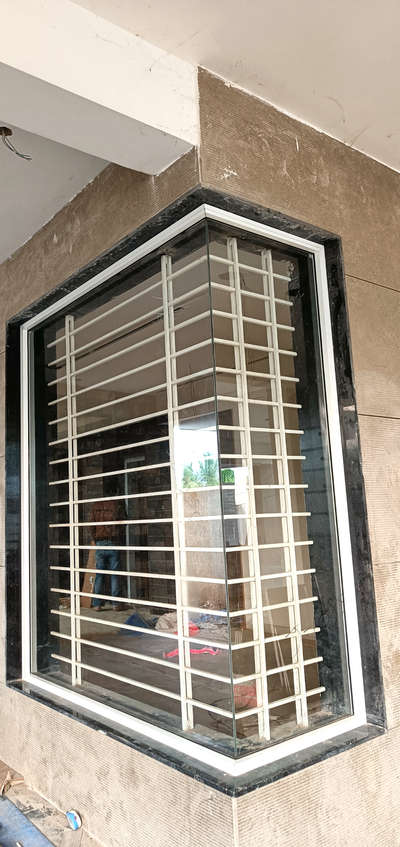 Z Section 8 mm  glass corner