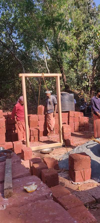 കട്ടിലവെപ്പ്

#workinprogress #structurework #Masonry #Woodendoor #HouseConstruction #constructionsite #CivilEngineer #civilconstruction #HouseDesigns