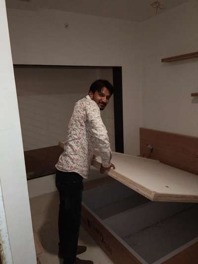 "हम फर्नीचर बनाते हैं दिल से"
Paschim Dhoora furniture contractor Indore.