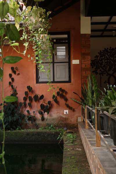 fish pond, courtyard  
.
#archdaily #veeduvanitha #veedumplanum #TraditionalHouse #budgethomez #designkeralaresidence #designkerala #sustainableconstruction #mud plaster #ElevationHome #HouseDesigns #veeduvanitha