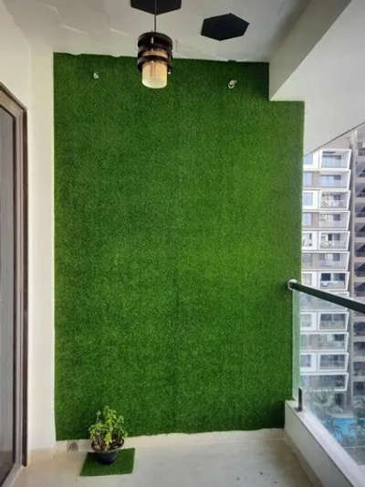Design on wall with artificial grass