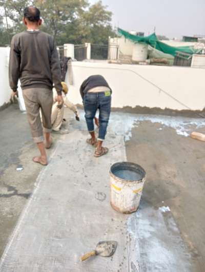 Water proof of top floor
Steps 
-cleaning
-primer coating
-fibermesh 
-3layer waterproof cement 



#WaterProofing
#WaterProofings #roof #leakage #leakproof  #doctorfixitwaterproofing