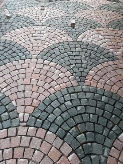 cobblestone with laying.175st
New green natural stones factory rate.