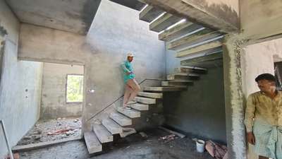Cantilever staircase 
at Vazhakulam