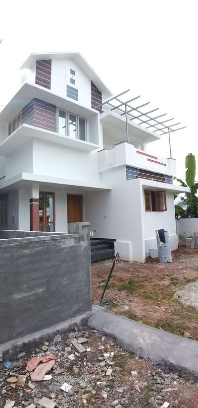 4 cent 4 bhk duplex villa..
koonammav kongorpilly route..60lacs..