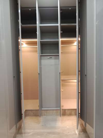 #modularwardrobe  Full hight wadrobe in in HG LAMNAT Finish 1250/-* square feet..