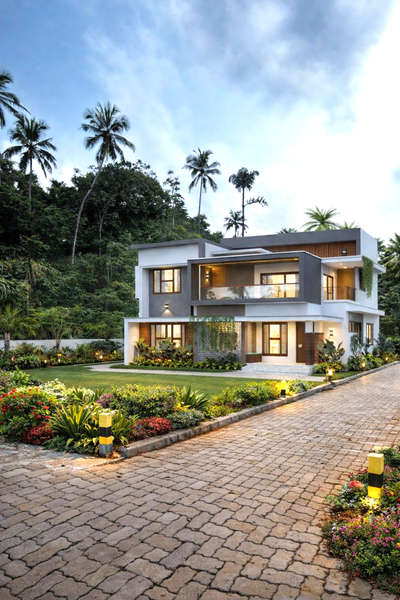 #2200Sqft  #contemporaryhousedeisgn  #Ottappalam  #Palakkad #completed_house_construction