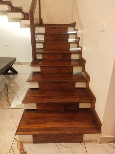 teakwood staircase design 

#InteriorDesigner #StaircaseDecors #wooddesign #teak_woodgrains_drawing #teakwood #teakpannelingstair