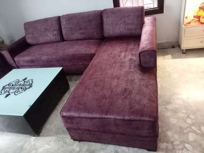 sofa humne side per repair kiya tha aur vahanvahan ki client is design Ko dekhkar bahut khush hue aur yah market mein bhi design bahut teji se chal raha hai aur iske order humko har monthly five set mil jaati hai aur hamare rate bhi market rate per bahut kam hai