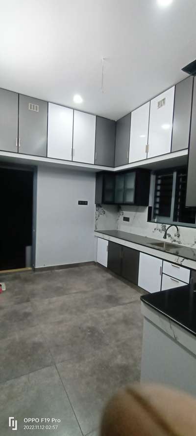 aluminium kitchen cabord..