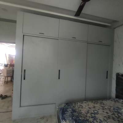 wardrobe 3 sliding doors complete picture 🖼️ aur side me mini wardrobe hai