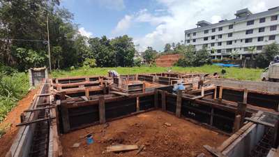 ▶️എറണാകുളം ജില്ലയിൽ, മറ്റക്കുഴി, 𝗠𝗿. 𝗣𝗵𝗶𝗹𝘀𝗼𝗻 𝗞𝘂𝗿𝗶𝗮𝗸𝗼𝘀𝗲 ന് വേണ്ടി നിർമിക്കുന്ന, 𝟭𝟵𝟰𝟭 (𝟰𝗕𝗛𝗞)സ്‌ക്വയർ ഫീറ്റ് വീടിന്റെ ഫൗണ്ടേഷൻ   ബീമിന്റെ  വർക്കുകൾ പുരോഗമിക്കുന്ന ദൃശ്യങ്ങൾ💯. 🏡

▶️𝙁𝙤𝙪𝙣𝙙𝙖𝙩𝙞𝙤𝙣 𝙗𝙚𝙖𝙢 𝙬𝙤𝙧𝙠𝙨 𝙤𝙣 𝙥𝙧𝙤𝙜𝙧𝙚𝙨𝙨🏡

𝗖𝗹𝗶𝗲𝗻𝘁    : 𝗣𝗵𝗶𝗹𝘀𝗼𝗻 𝗞𝘂𝗿𝗶𝗮𝗸𝗼𝘀𝗲
𝗦𝗾𝗳𝘁         :𝟭𝟵𝟰𝟭(𝟰 𝗕𝗛𝗞)
𝗦𝗾𝗳𝘁 𝗿𝗮𝘁𝗲 : 𝟮𝟬𝟬𝟬(𝗖𝗼𝗹𝘂𝗺𝗻 𝗳𝗼𝗼𝘁𝗶𝗻𝗴 𝗳𝗼𝘂𝗻𝗱𝗮𝘁𝗶𝗼𝗻)
𝗣𝗹𝗮𝗰𝗲       : 𝗠𝗮𝘁𝘁𝗮𝗸𝘂𝘇𝗵𝘆, 𝗘𝗿𝗻𝗮𝗸𝘂𝗹𝗮𝗺
 #foundationwork