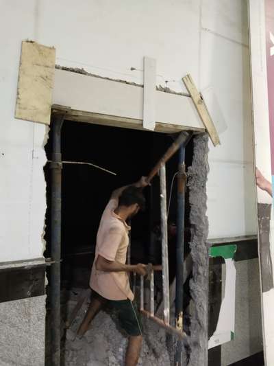 maintenance work at kochi metro. Aluva station