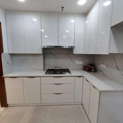 A simple white kitchen looking good